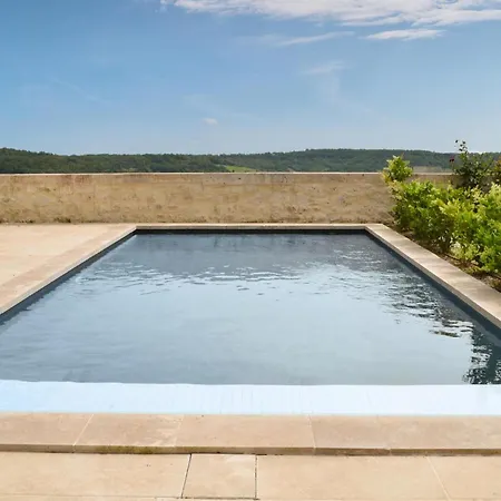 Cozy In With Outdoor Swimming Pool Lauzerte
